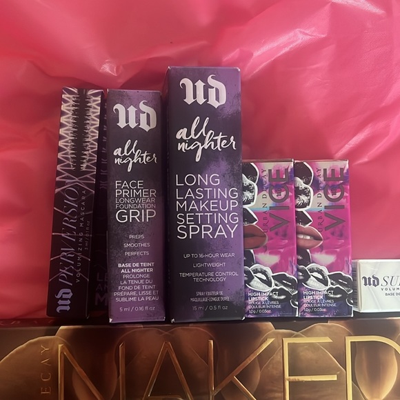 Urban decay bundle BNIB - Picture 2 of 3